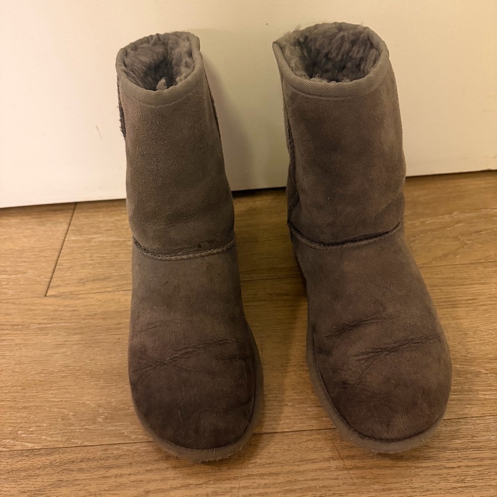 UGG Soft Gray Lined Footwear women size 6 - Picture 2 of 5